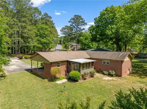 Exterior - 106 E Valley Rd, Rome, GA 30161 photo 7 of 13