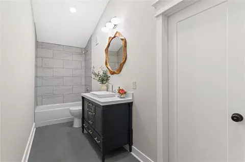 Bath - 6852 Silver Maple Dr, Rex, GA 30273 photo 9 of 11