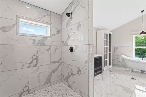 Bath - 6852 Silver Maple Dr, Rex, GA 30273 photo 6 of 11