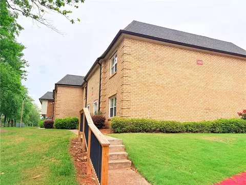 300 Winding River Dr #E, Atlanta, GA 30350