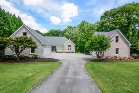 305 Lakeshore Dr, Hartwell, GA 30643