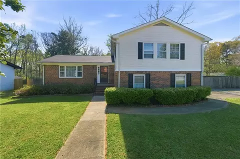 137 Bonnie Ln NW, Lilburn, GA 30047