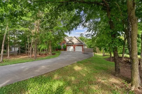 221 Woodford Way SE, Calhoun, GA 30701
