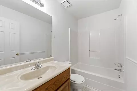 Bath - 3391 Blue Jay Dr, Duluth, GA 30096 photo 2 of 3