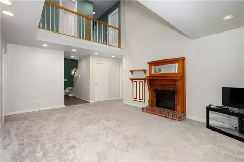 Living - 337 Fields Ferry Dr NE, Calhoun, GA 30701 photo 4 of 5