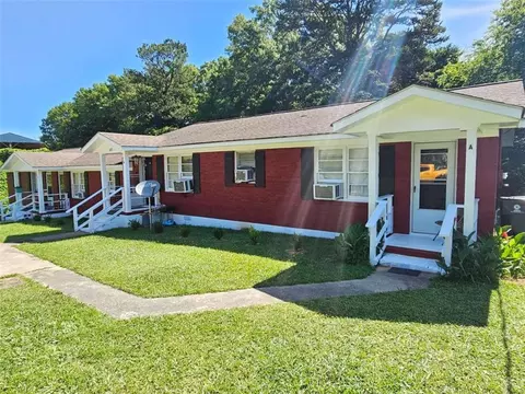 220 Greenbriar Dr, Cedartown, GA 30125