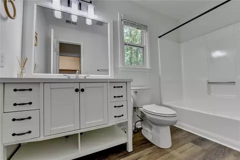 Bath - 1530 Plunketts Rd, Buford, GA 30519 photo 2 of 2