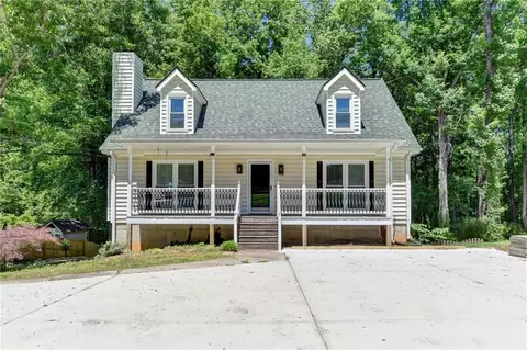 1530 Plunketts Rd, Buford, GA 30519