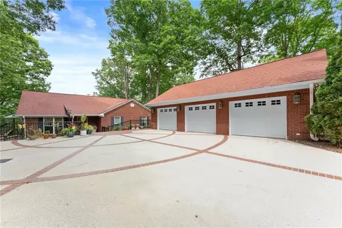 2740 Northlake Rd, Gainesville, GA 30506
