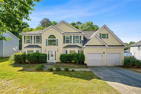 7531 Petal Pl, Fairburn, GA 30213