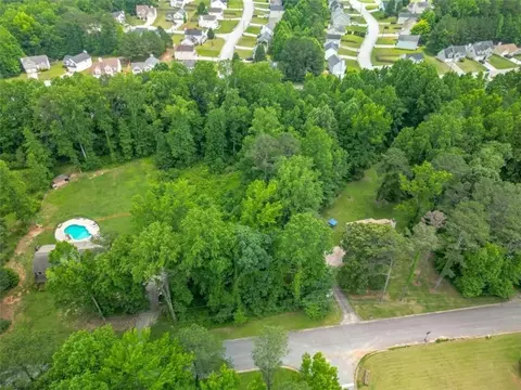 6990 Oak Leaf Dr, Fairburn, GA 30213