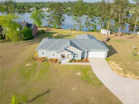 179 Woodlake Cir, Douglas, GA 31535