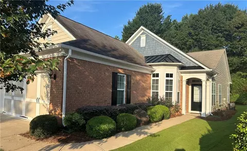 6372 Rockpoint Ln, Hoschton, GA 30548