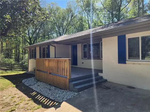 718 Springlake Rd, Lawrenceville, GA 30045