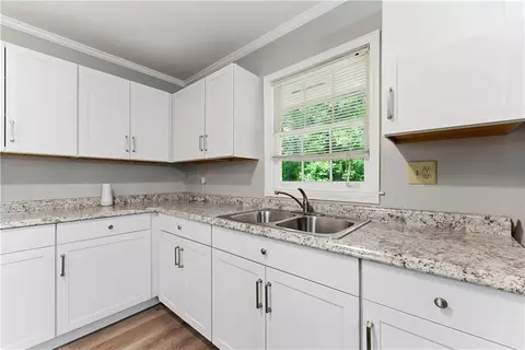 Kitchen - 1179 Burbank Trl, Morrow, GA 30260 photo 3 of 5