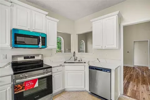 Kitchen - 437 Aviemore Loop, Mcdonough, GA 30253 photo 2 of 3