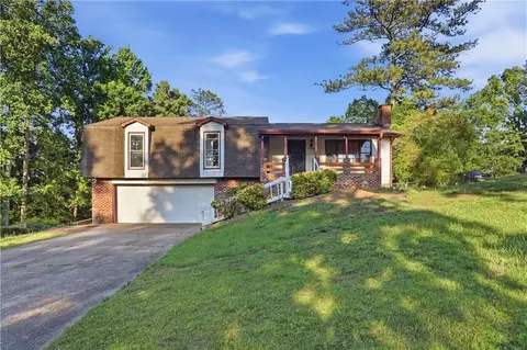 6742 Kellogg Dr, Acworth, GA 30102