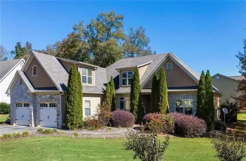 17 Maple Grove Dr, Adairsville, GA 30103