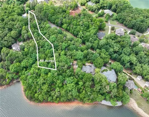 206 Lake Pointe Dr, Gainesville, GA 30506