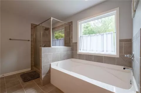 Bath - 719 Fairview Rd, Brooks, GA 30205 photo 3 of 4
