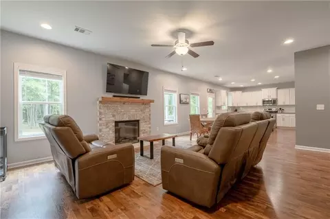 Living - 719 Fairview Rd, Brooks, GA 30205 photo 2 of 5