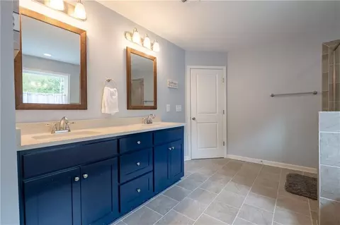 Bath - 719 Fairview Rd, Brooks, GA 30205 photo 4 of 4