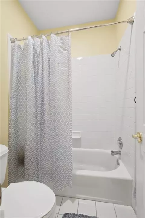 Bath - 3725 Ridgeway Ter, Suwanee, GA 30024 photo 5 of 8
