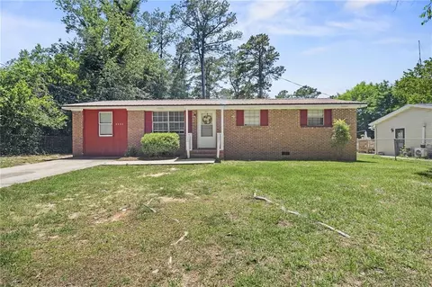 1111 Creekwood Dr, Perry, GA 31069