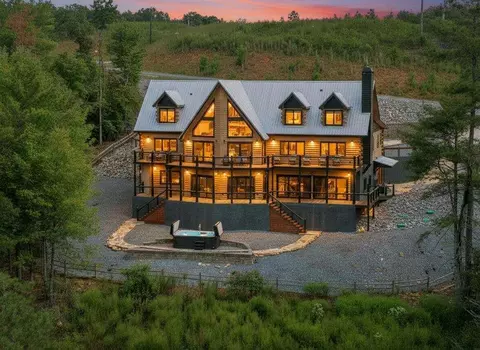 566 Canoe, Ellijay, GA 30540