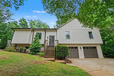 2708 Hawk Dr NE, Marietta, GA 30066