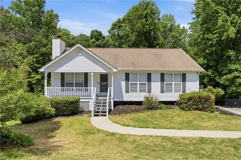4098 Parks Rd, Flowery Branch, GA 30542