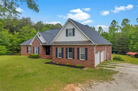 Exterior - 143 Pace Rd, Toccoa, GA 30577 photo 3 of 7