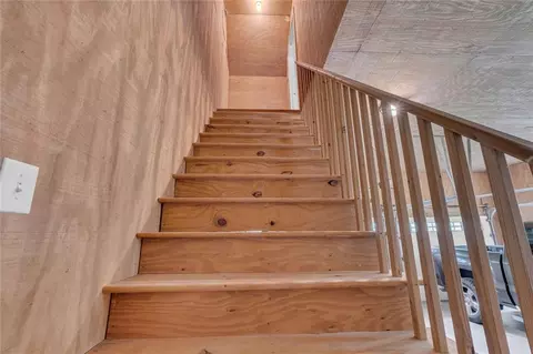 Entry Way - 143 Pace Rd, Toccoa, GA 30577 photo 7 of 9