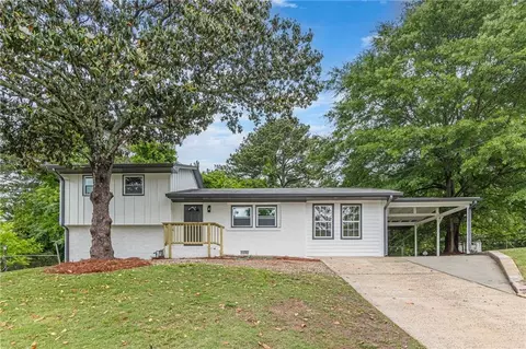 8285 Hemlock Dr, Jonesboro, GA 30238