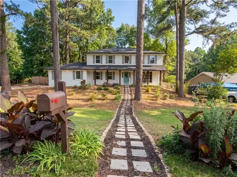 1772 Huntingford Dr, Marietta, GA 30068