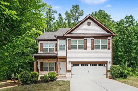 825 Sassafras Ln, Hoschton, GA 30548