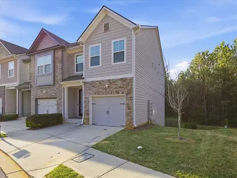 Exterior - 1000 Belfry Ter, Fairburn, GA 30213 photo 2 of 6