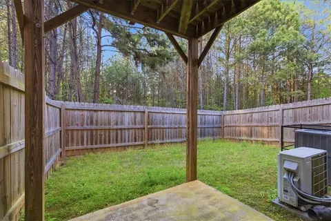 Exterior - 1000 Belfry Ter, Fairburn, GA 30213 photo 4 of 6