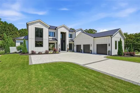 1267 Thomas Cir, Roswell, GA 30075