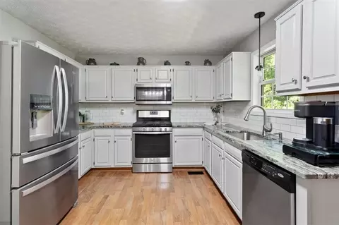 Kitchen - 208 Timberline Dr, Jasper, GA 30143 photo 1 of 3