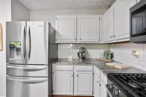 Kitchen - 208 Timberline Dr, Jasper, GA 30143 photo 3 of 3