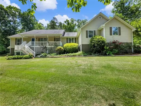 376 Thornwood Cir, Mount Airy, GA 30563