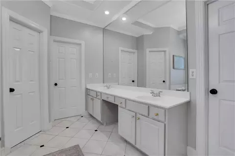Bath - 550 Heron Run Ct, Milton, GA 30004 photo 4 of 9