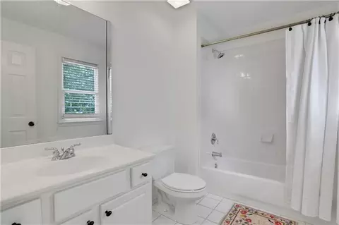 Bath - 550 Heron Run Ct, Milton, GA 30004 photo 7 of 9