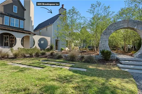 305 Breakspear Ln, Fayetteville, GA 30214