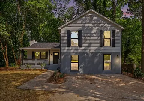 1027 Mainstreet Lake Dr, Stone Mountain, GA 30088