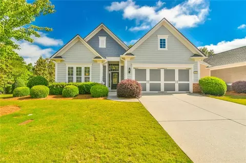 5907 Chimney Rock Dr, Hoschton, GA 30548