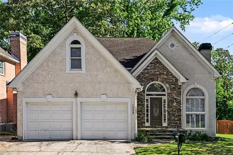 1033 Spalding Club Ct, Atlanta, GA 30338