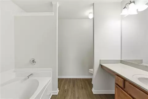 Bath - 1924 Dilcrest Dr, Duluth, GA 30096 photo 2 of 4
