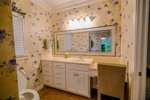 Bath - 4459 N Gate Dr, Gainesville, GA 30506 photo 1 of 6